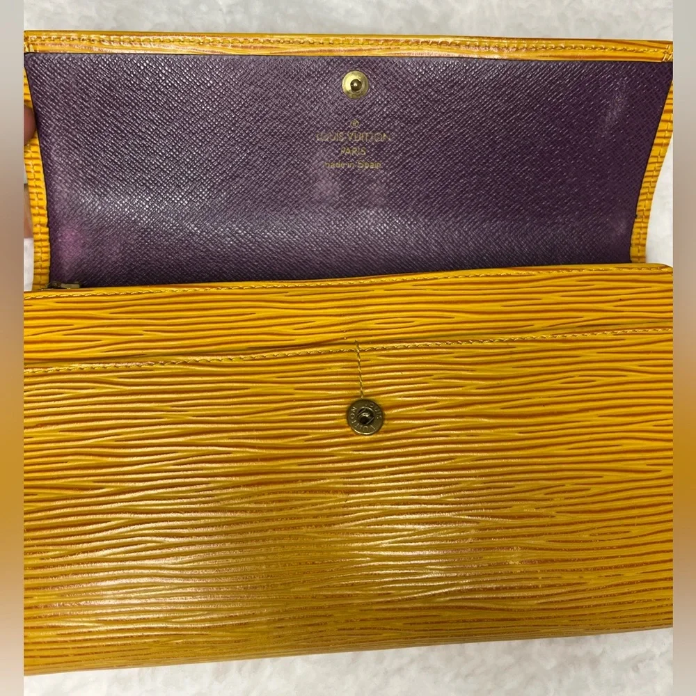 Authentic Louis Vuitton Epi Wallet - Picture 9 of 10